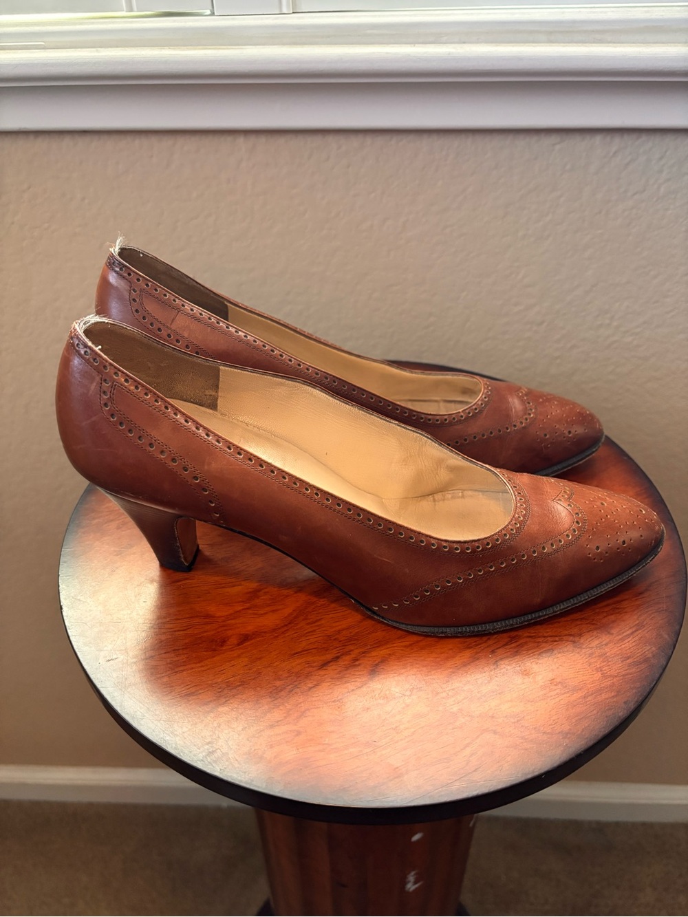 Vintage Salvatore Ferragamo Rust Brown Leather Heels Spectator Pumps 9